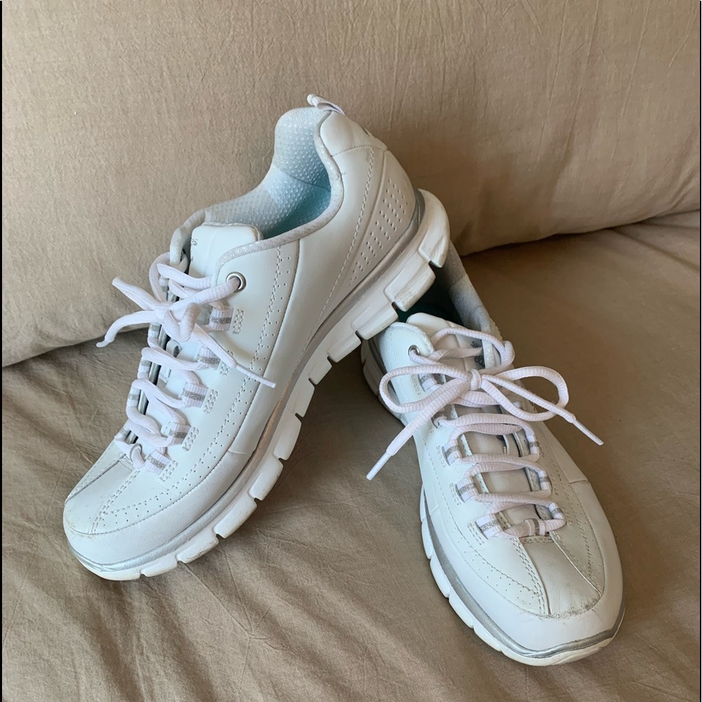 Sketchers Elite athletic Shoe, white, Size 8